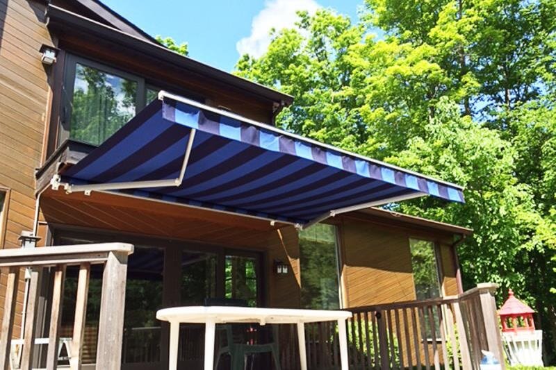 retractable awning